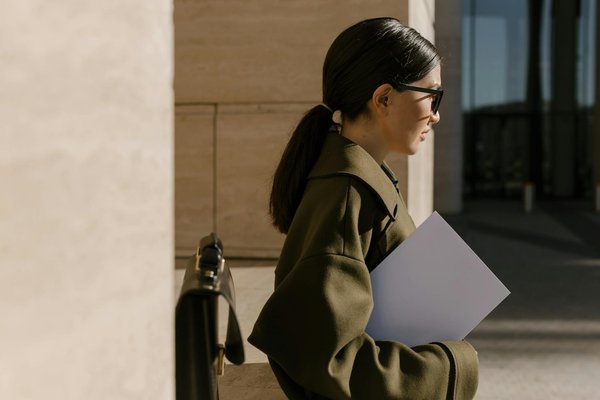 Exploration des Droits de l'Homme à Travers le Prisme de la Science-Fiction : Innovations et Horizons à Venir